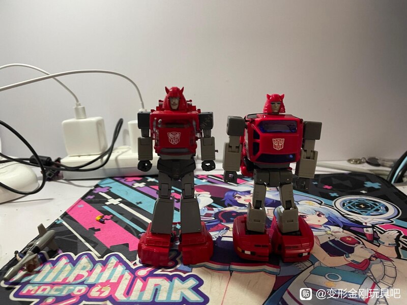 Transformers Masterpiece MP Cliffjumper In Hand Image Compared  (11 of 12)